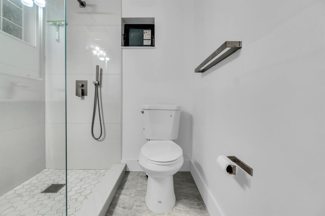 Studio apartment bath