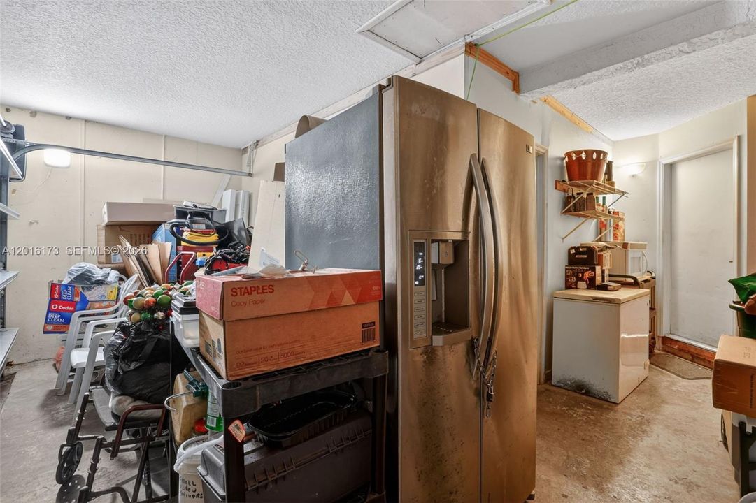 For Sale: $750,000 (5 beds, 3 baths, 2532 Square Feet)