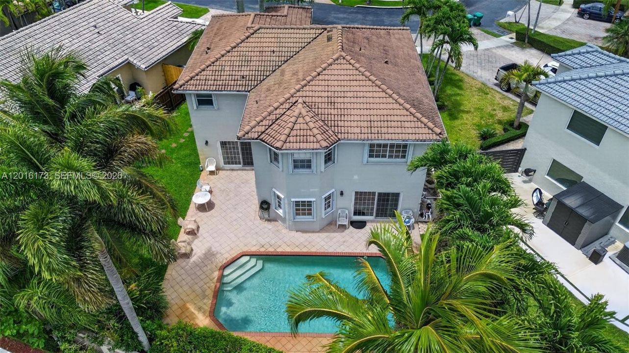 For Sale: $750,000 (5 beds, 3 baths, 2532 Square Feet)