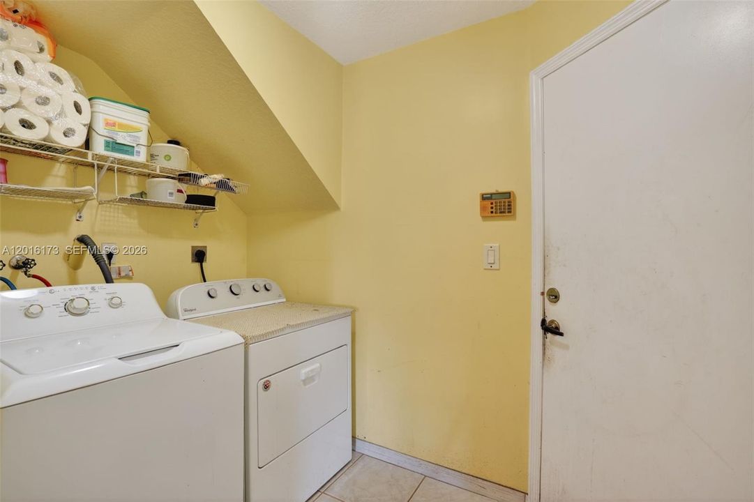 For Sale: $750,000 (5 beds, 3 baths, 2532 Square Feet)