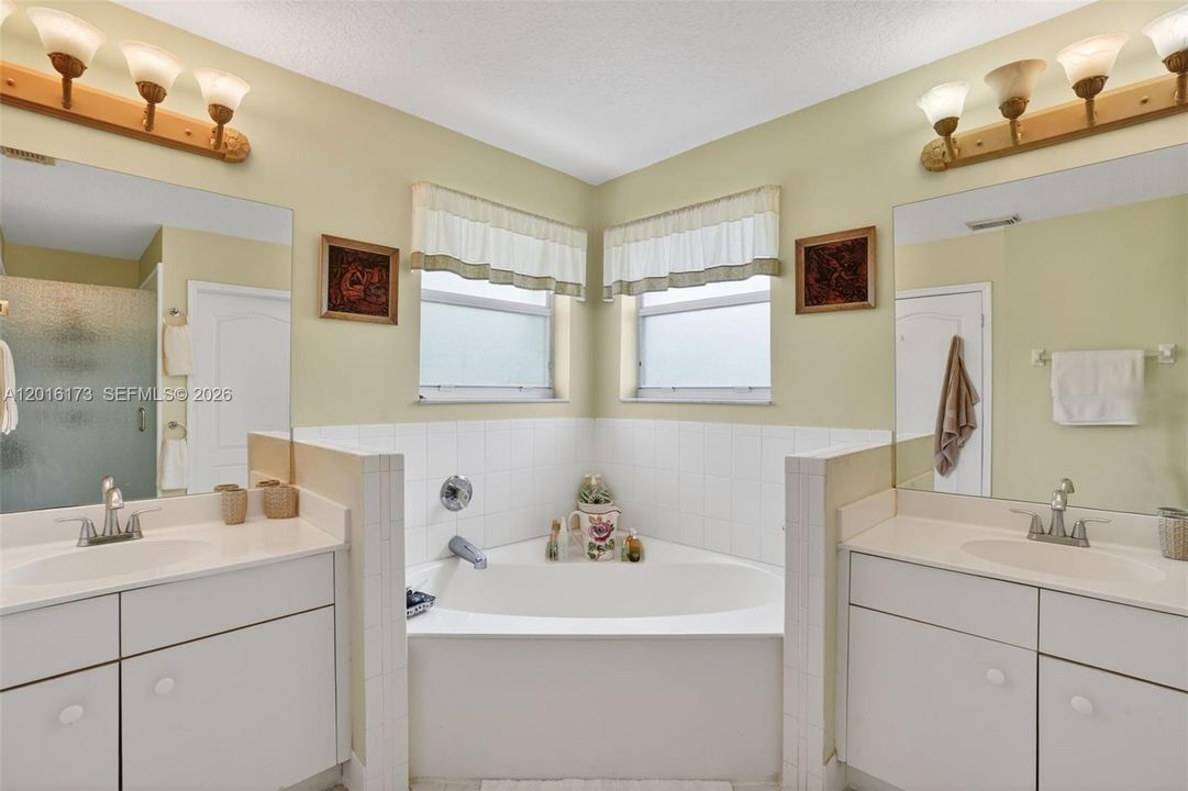 For Sale: $750,000 (5 beds, 3 baths, 2532 Square Feet)
