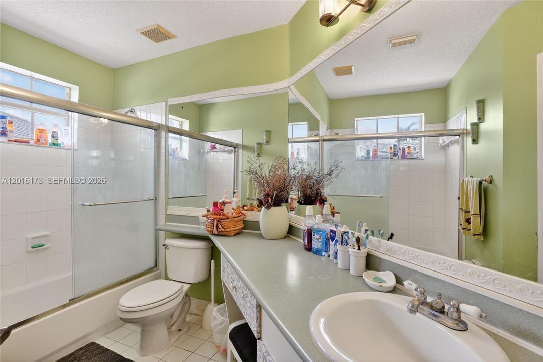 For Sale: $750,000 (5 beds, 3 baths, 2532 Square Feet)