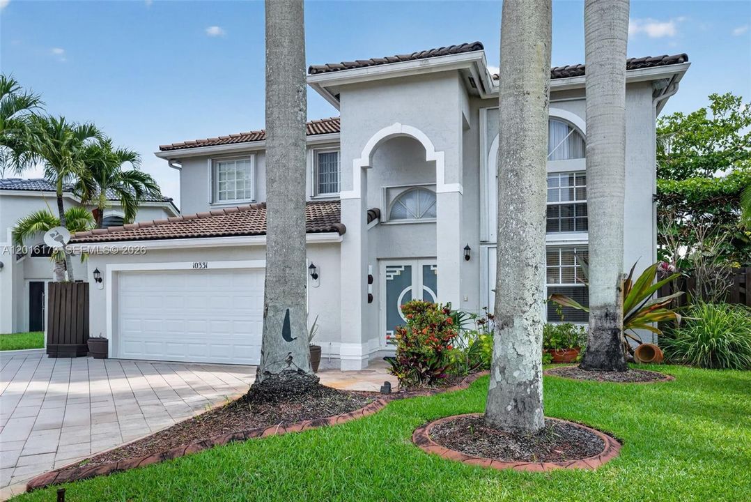 For Sale: $750,000 (5 beds, 3 baths, 2532 Square Feet)