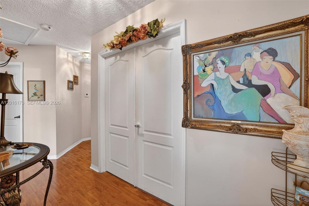 For Sale: $750,000 (5 beds, 3 baths, 2532 Square Feet)