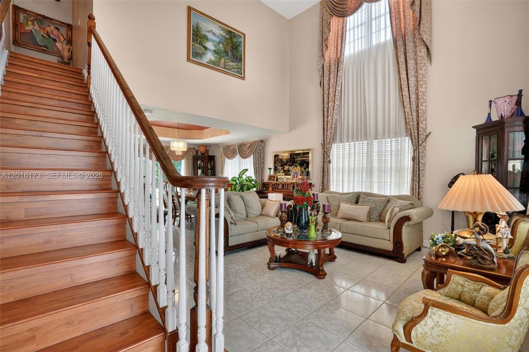 For Sale: $750,000 (5 beds, 3 baths, 2532 Square Feet)