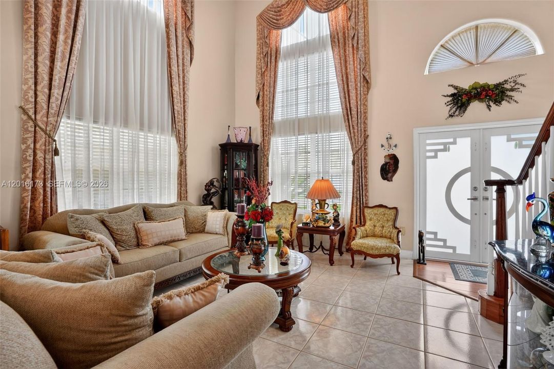 For Sale: $750,000 (5 beds, 3 baths, 2532 Square Feet)