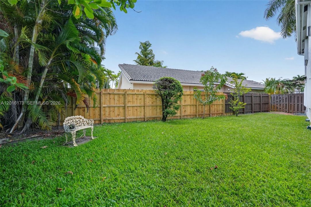 For Sale: $750,000 (5 beds, 3 baths, 2532 Square Feet)