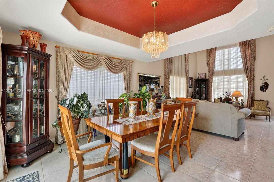 For Sale: $750,000 (5 beds, 3 baths, 2532 Square Feet)