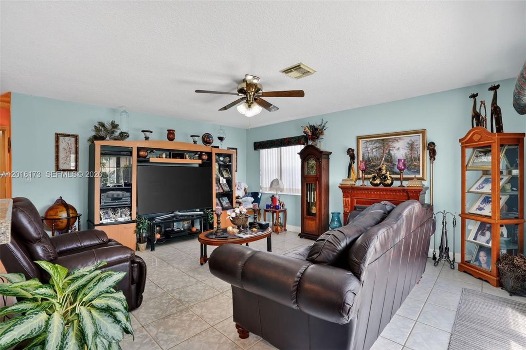 For Sale: $750,000 (5 beds, 3 baths, 2532 Square Feet)