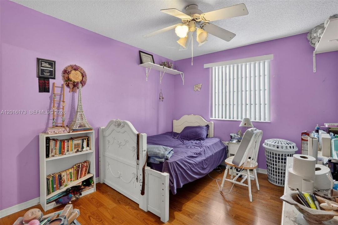 For Sale: $750,000 (5 beds, 3 baths, 2532 Square Feet)