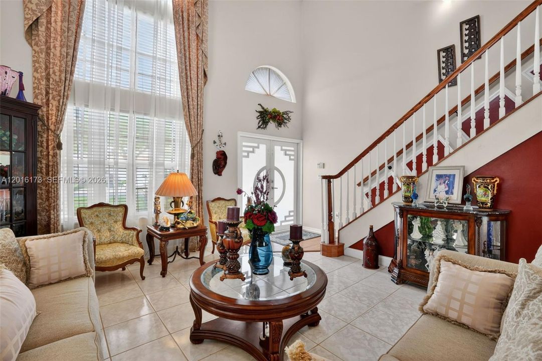 For Sale: $750,000 (5 beds, 3 baths, 2532 Square Feet)