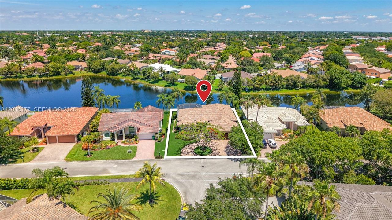 Activo con contrato: $975,000 (6 camas, 4 baños, 2880 Pies cuadrados)