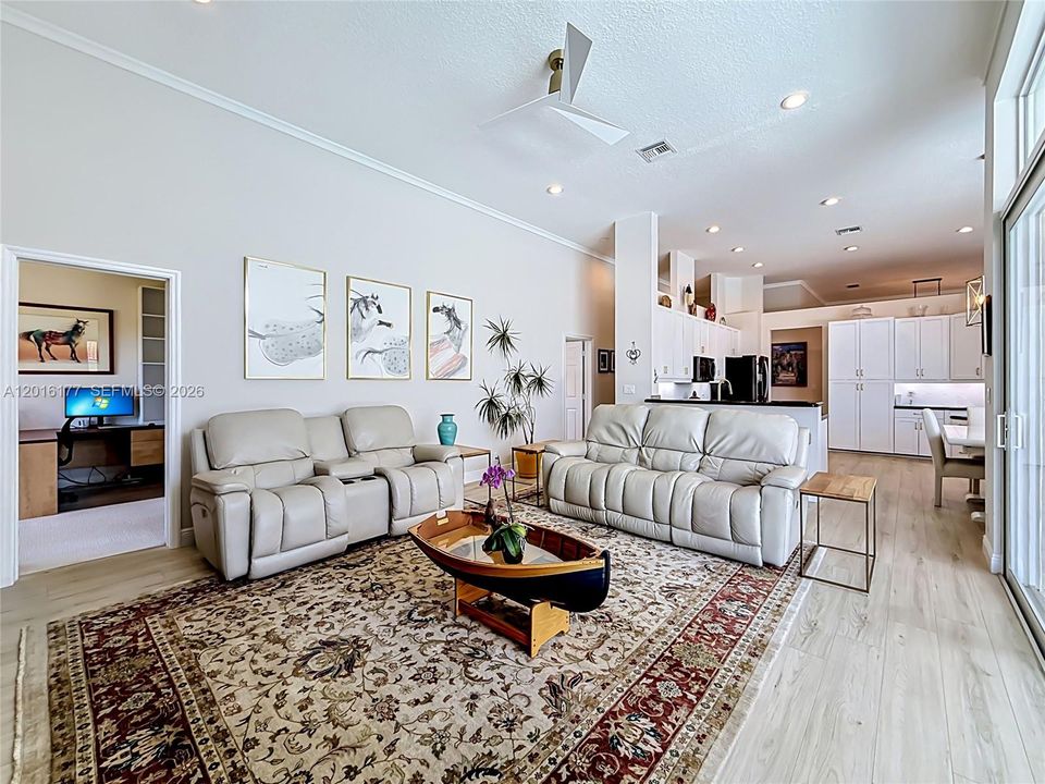 Activo con contrato: $975,000 (6 camas, 4 baños, 2880 Pies cuadrados)