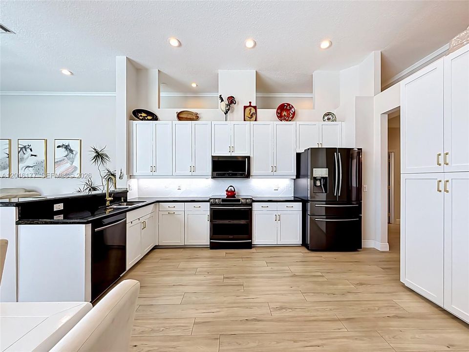 42" cabinets, granite countertops, Black SS appliances