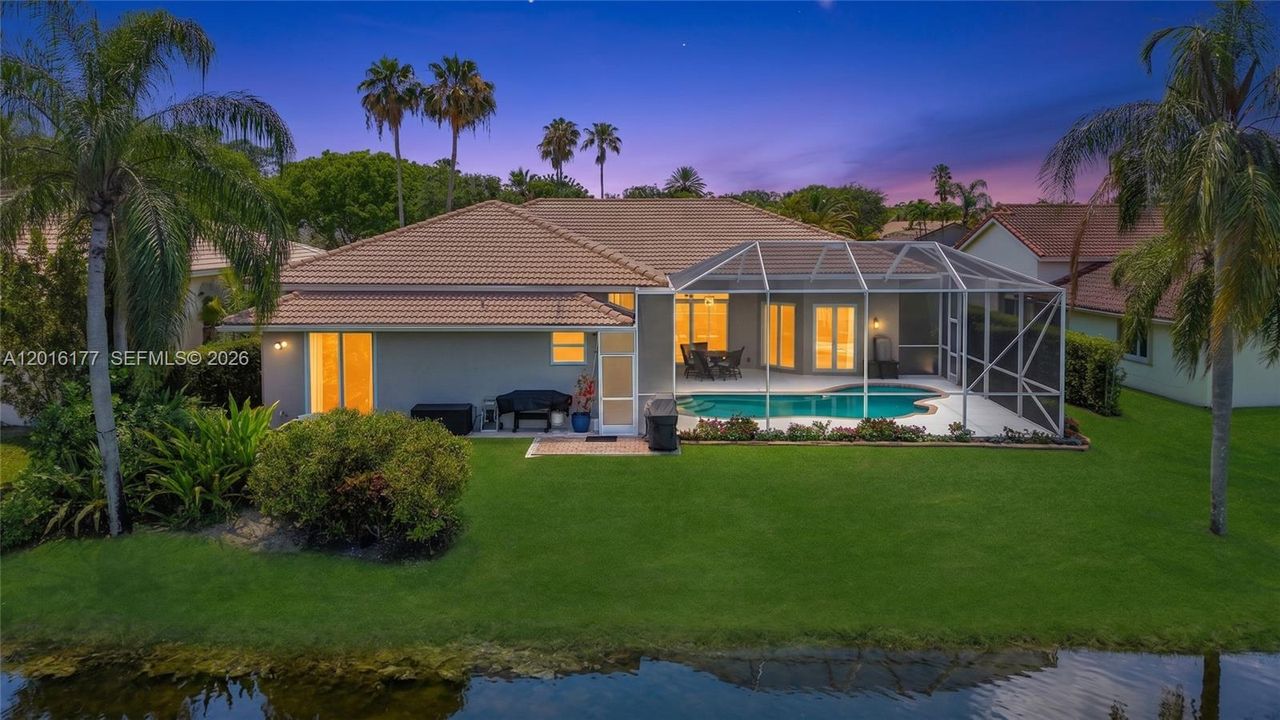 Activo con contrato: $975,000 (6 camas, 4 baños, 2880 Pies cuadrados)