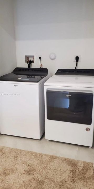 Activo con contrato: $2,400 (3 camas, 2 baños, 1466 Pies cuadrados)