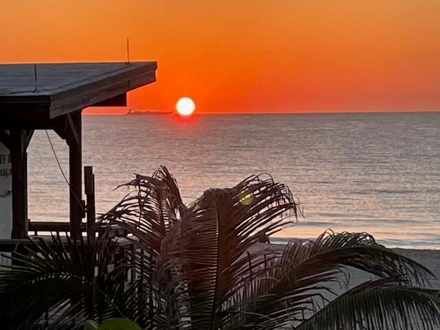 Ocean sunrise 2