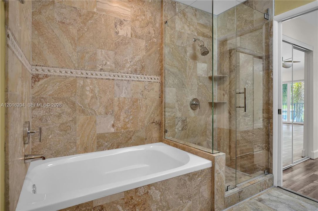 Под контрактом: $799,000 (3 спален, 2 ванн, 1720 Квадратных фут)