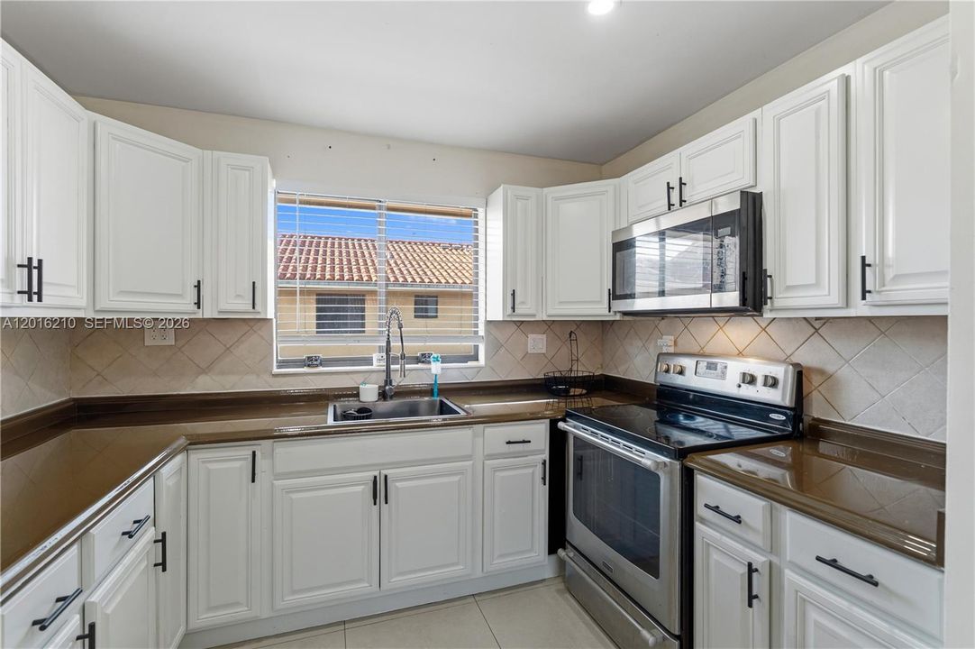 Recently Sold: $274,999 (2 beds, 2 baths, 755 Square Feet)
