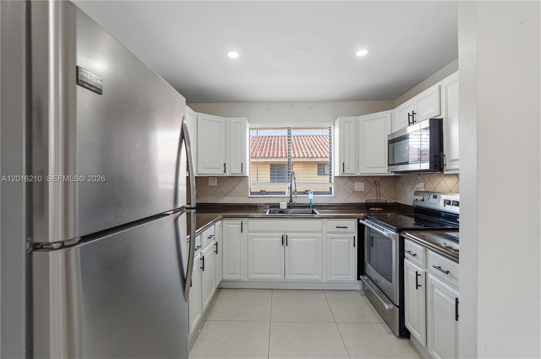 Recently Sold: $274,999 (2 beds, 2 baths, 755 Square Feet)