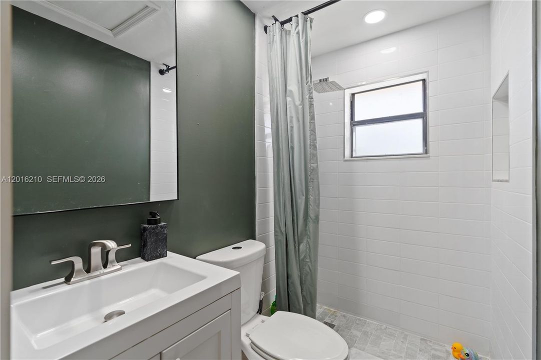 Recently Sold: $274,999 (2 beds, 2 baths, 755 Square Feet)