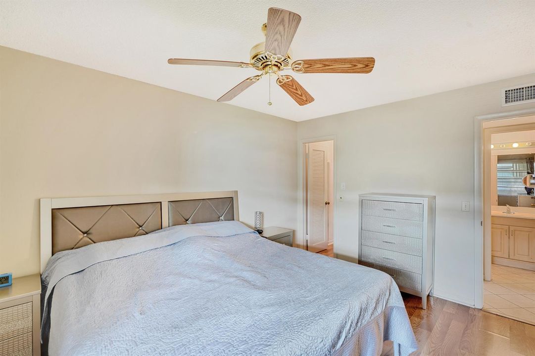 Master-bedroom2