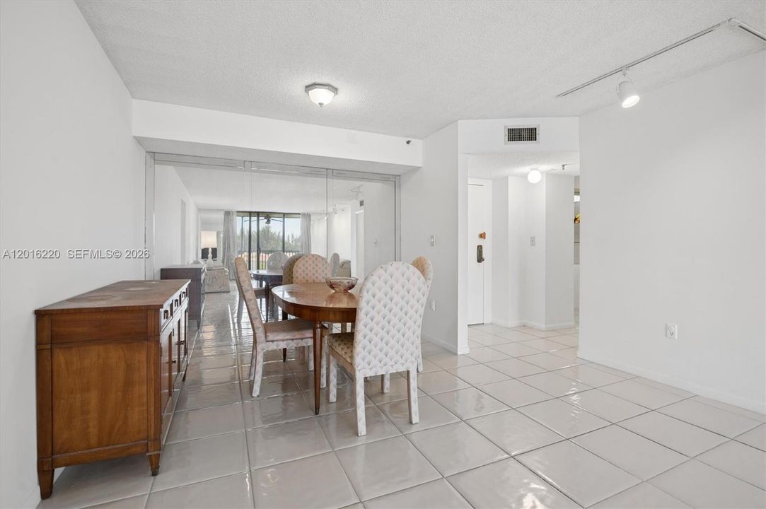 Active With Contract: $160,000 (2 beds, 2 baths, 1220 Square Feet)