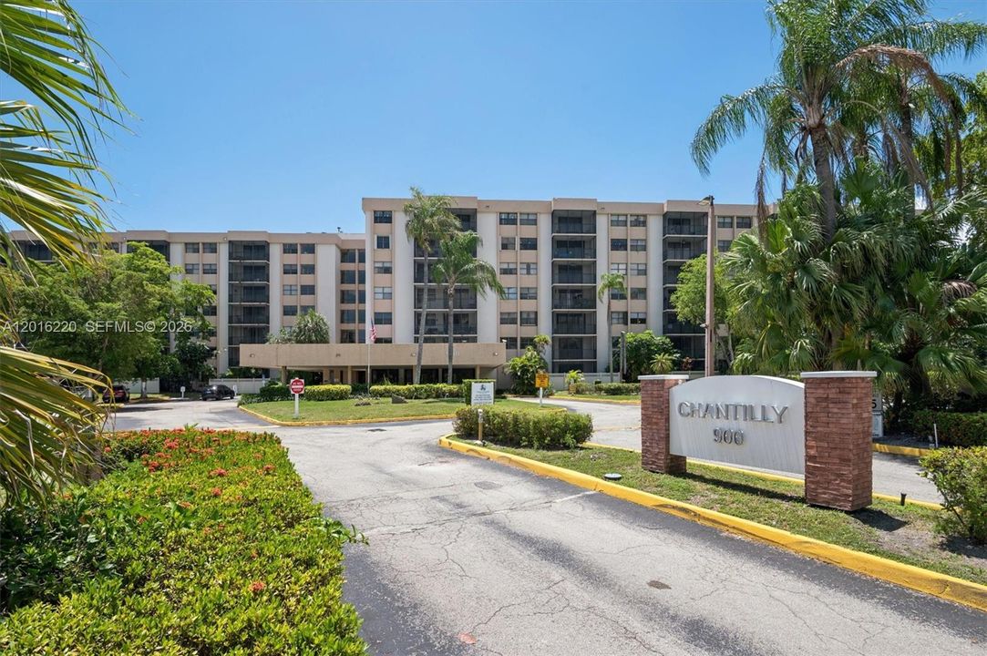 Active With Contract: $160,000 (2 beds, 2 baths, 1220 Square Feet)