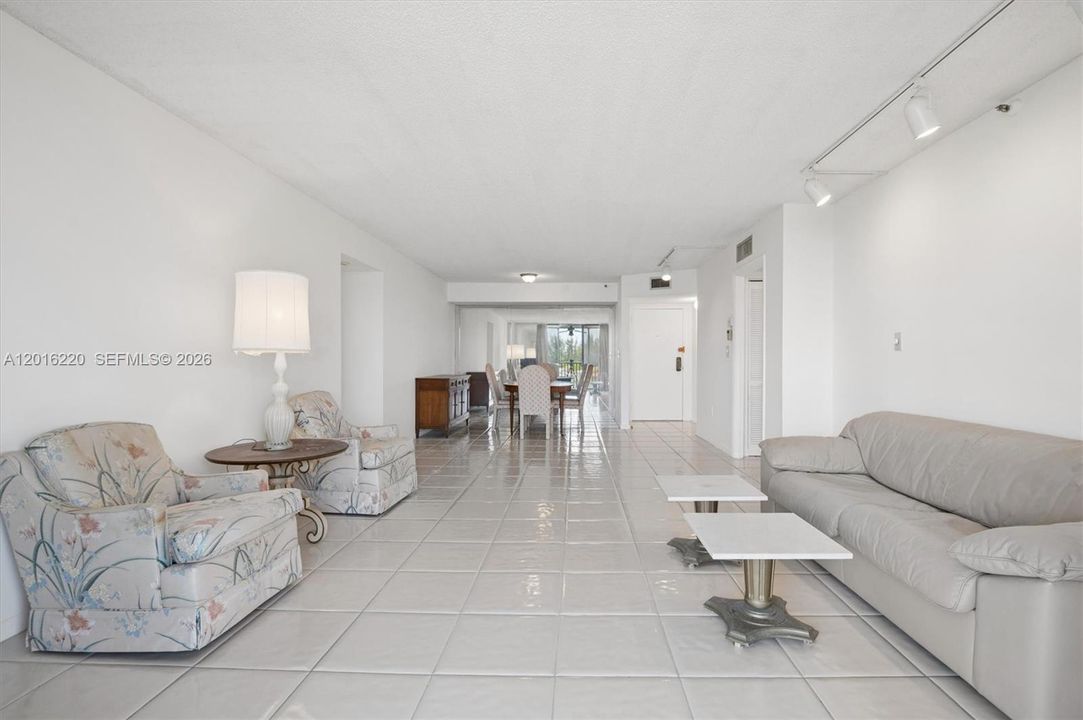 Active With Contract: $160,000 (2 beds, 2 baths, 1220 Square Feet)