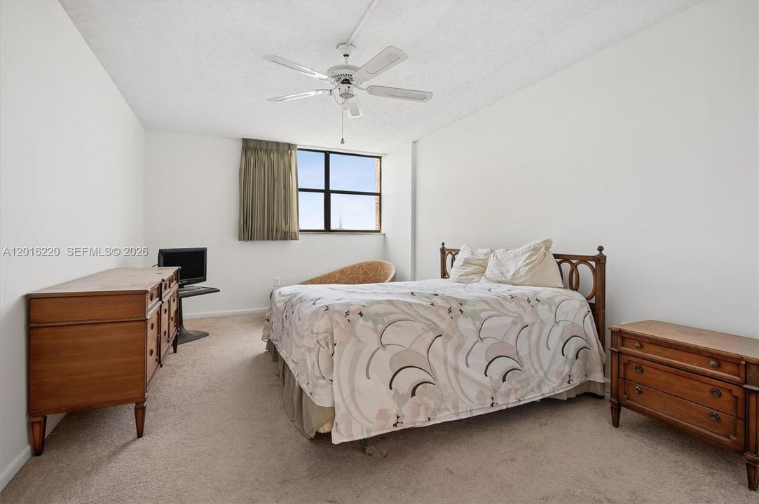 Active With Contract: $160,000 (2 beds, 2 baths, 1220 Square Feet)