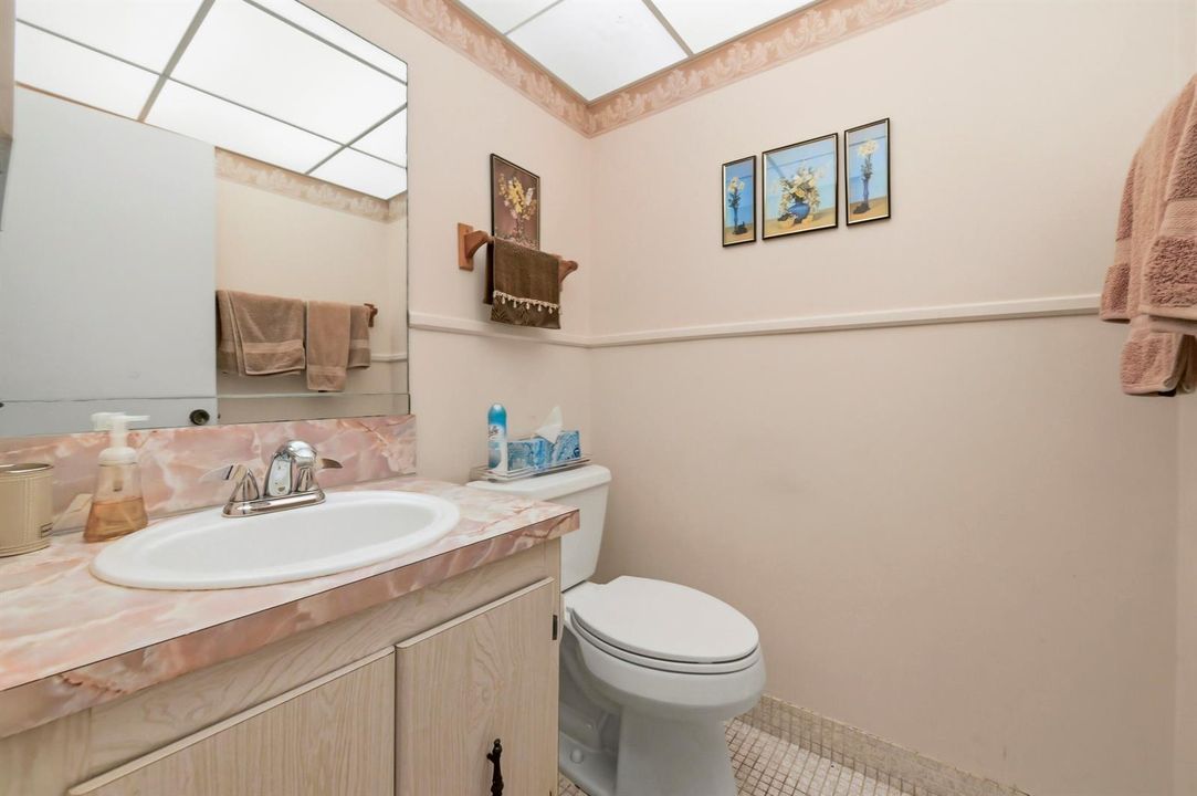 11 Bathroom 01