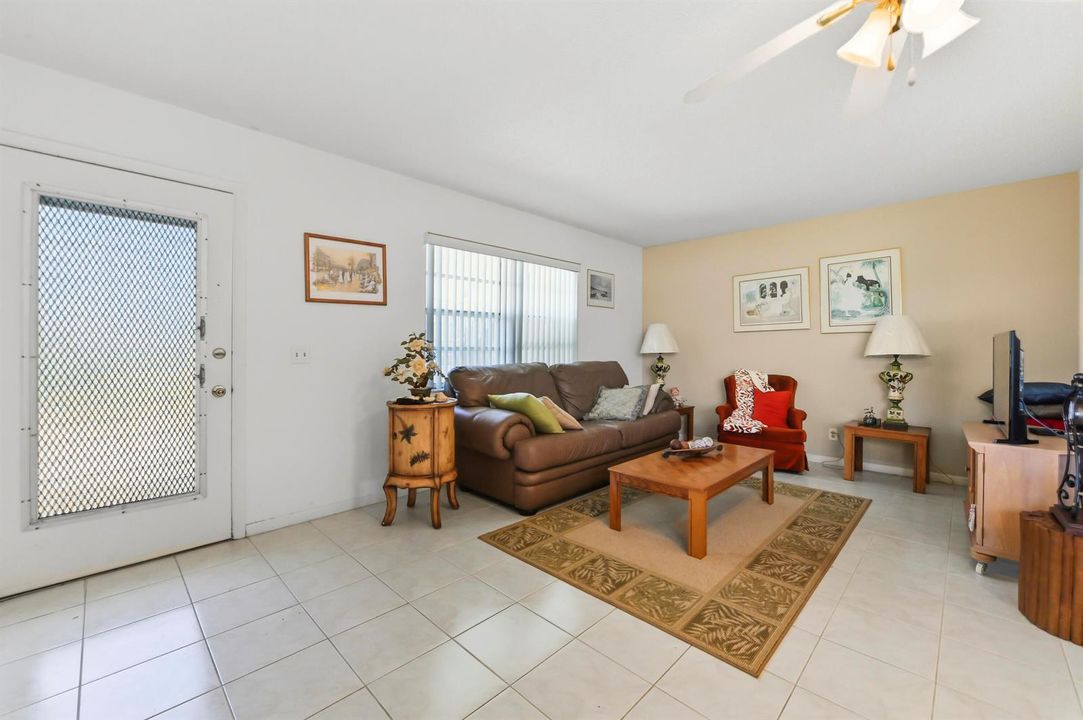 06 Living room 03