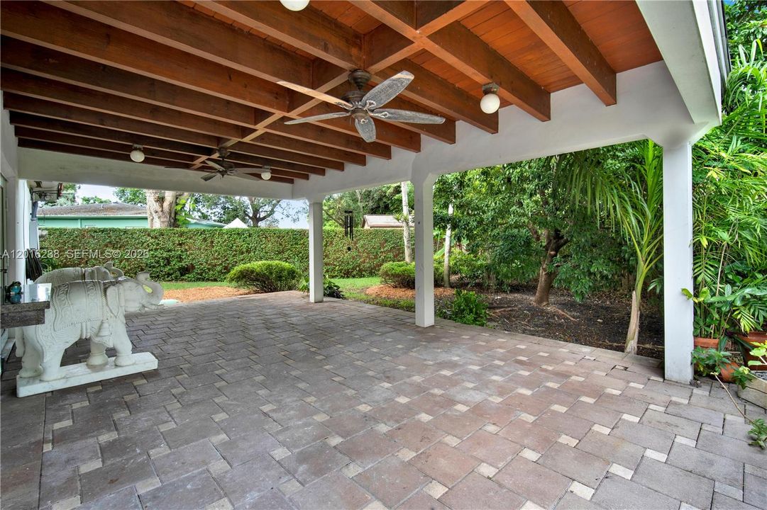 Great covered terrace