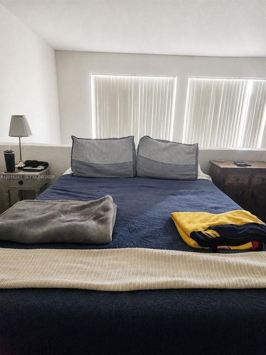For Sale: $129,000 (1 beds, 1 baths, 982 Square Feet)