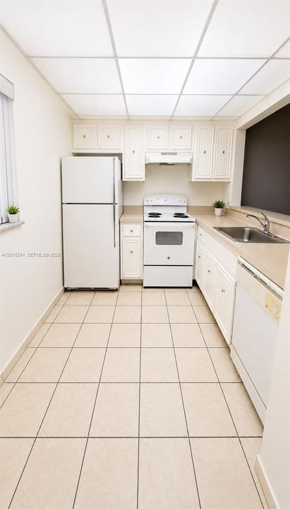 For Sale: $129,000 (1 beds, 1 baths, 982 Square Feet)