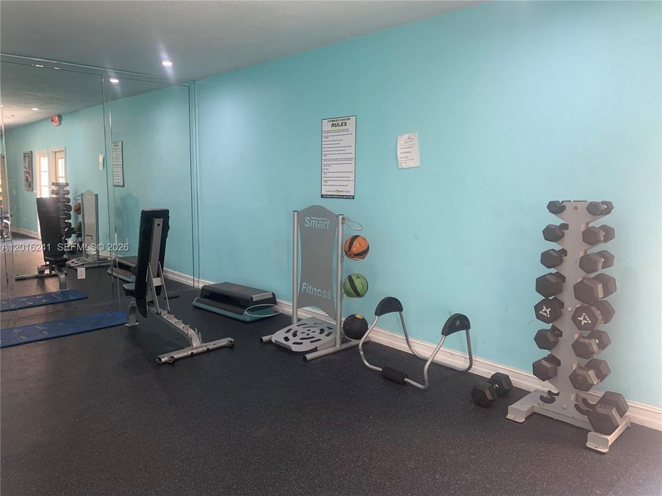 For Sale: $129,000 (1 beds, 1 baths, 982 Square Feet)