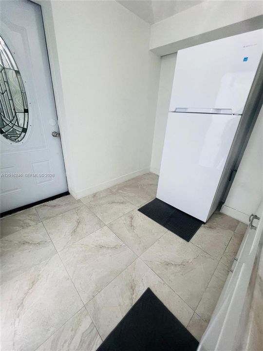 В аренду: $1,600 (1 спален, 1 ванн, 1751 Квадратных фут)