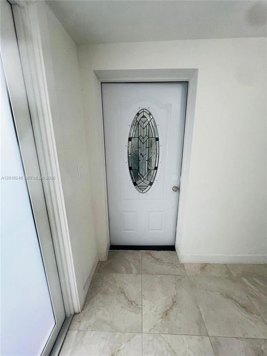 В аренду: $1,600 (1 спален, 1 ванн, 1751 Квадратных фут)