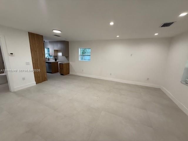 En Venta: $870,000 (3 camas, 2 baños, 1170 Pies cuadrados)