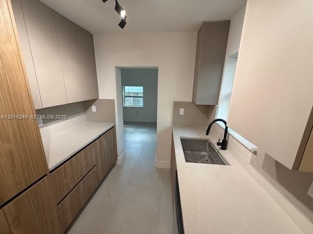 En Venta: $870,000 (3 camas, 2 baños, 1170 Pies cuadrados)