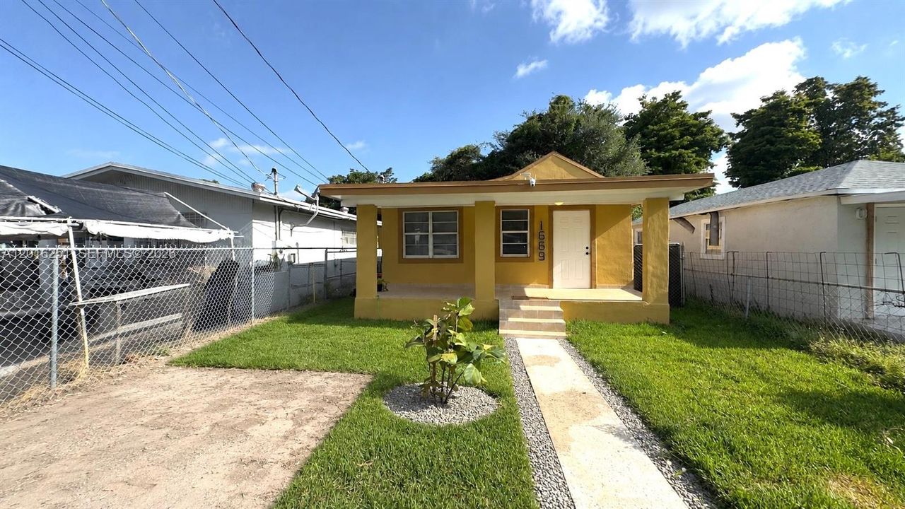 For Sale: $375,000 (3 beds, 1 baths, 672 Square Feet)
