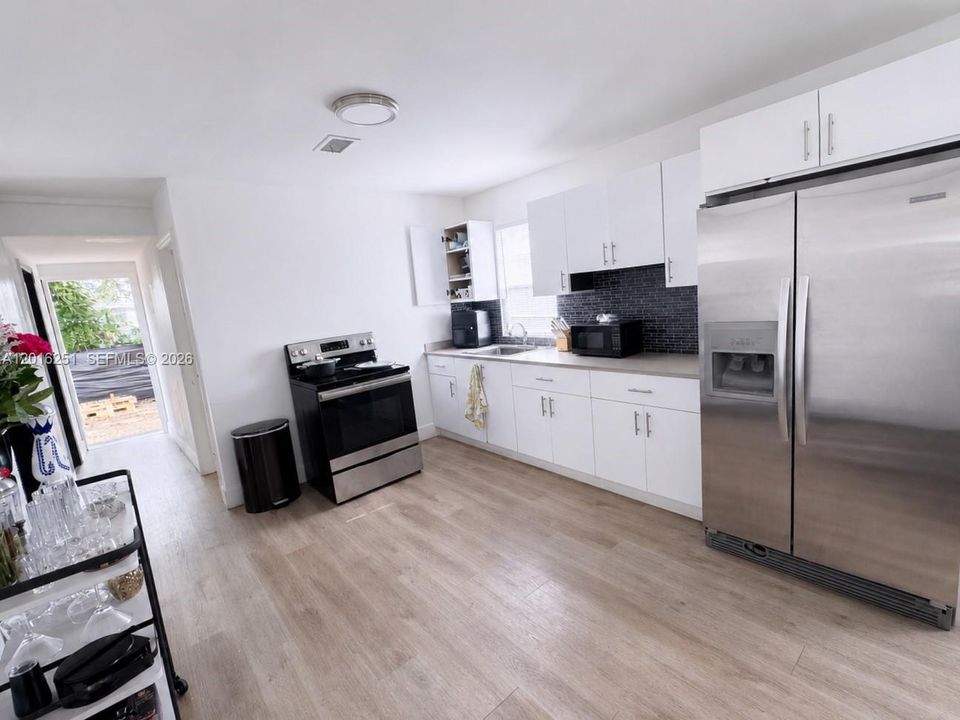 For Sale: $375,000 (3 beds, 1 baths, 672 Square Feet)
