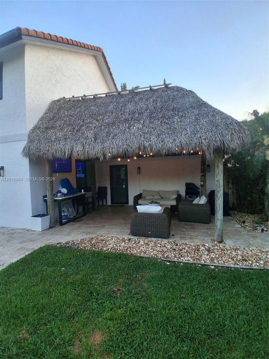 Activo con contrato: $6,000 (4 camas, 2 baños, 2531 Pies cuadrados)