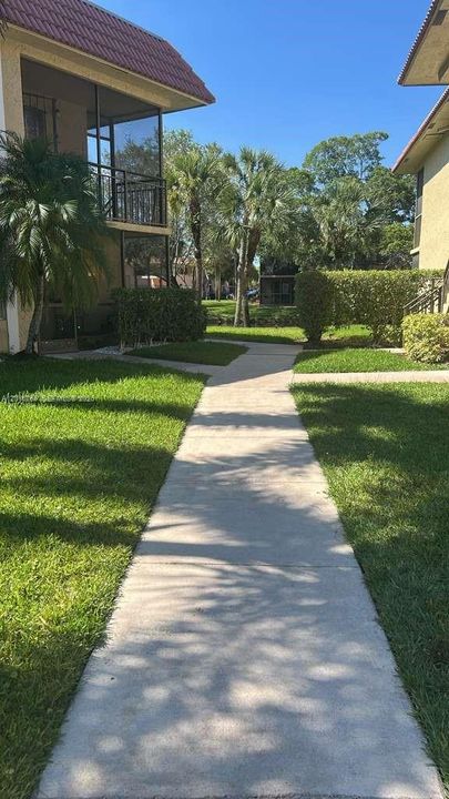 For Rent: $2,425 (2 beds, 2 baths, 1231 Square Feet)