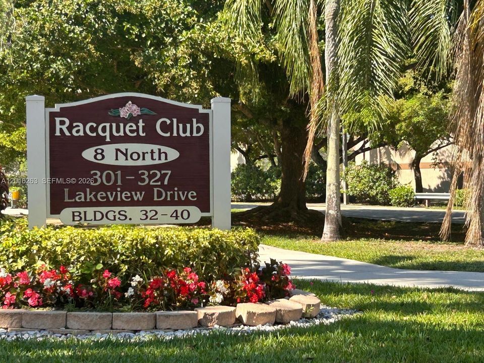 For Rent: $2,425 (2 beds, 2 baths, 1231 Square Feet)