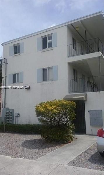 Active With Contract: $1,500 (1 beds, 1 baths, 419 Square Feet)