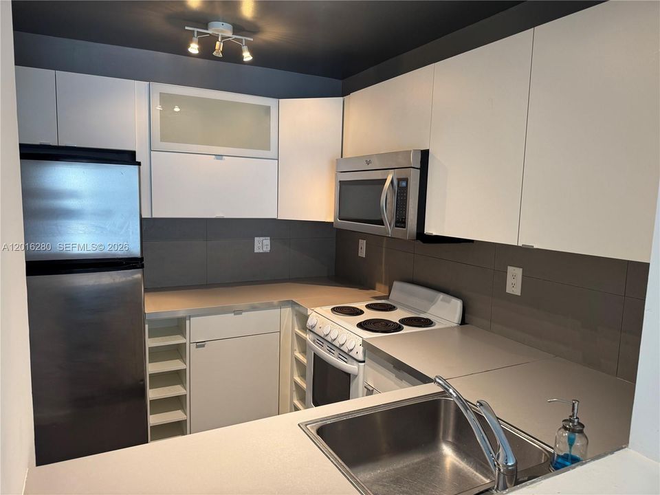 Vendido Recientemente: $118,000 (1 camas, 1 baños, 826 Pies cuadrados)