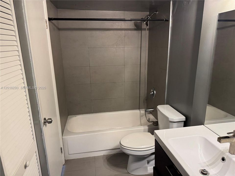 Vendido Recientemente: $118,000 (1 camas, 1 baños, 826 Pies cuadrados)