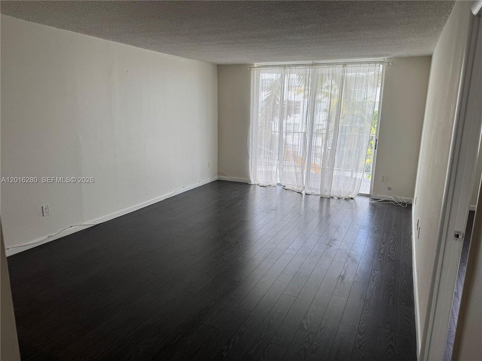 Vendido Recientemente: $118,000 (1 camas, 1 baños, 826 Pies cuadrados)