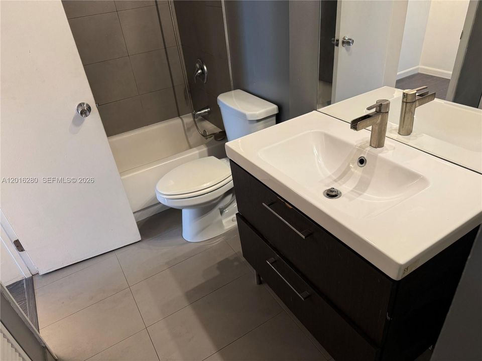 Vendido Recientemente: $118,000 (1 camas, 1 baños, 826 Pies cuadrados)